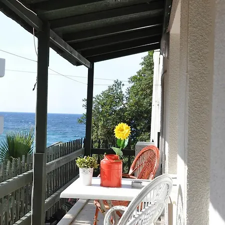 Karaburun Yali 게스트하우스 *